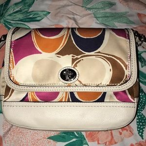 Multicolored Coach purse 👛 with many pockets